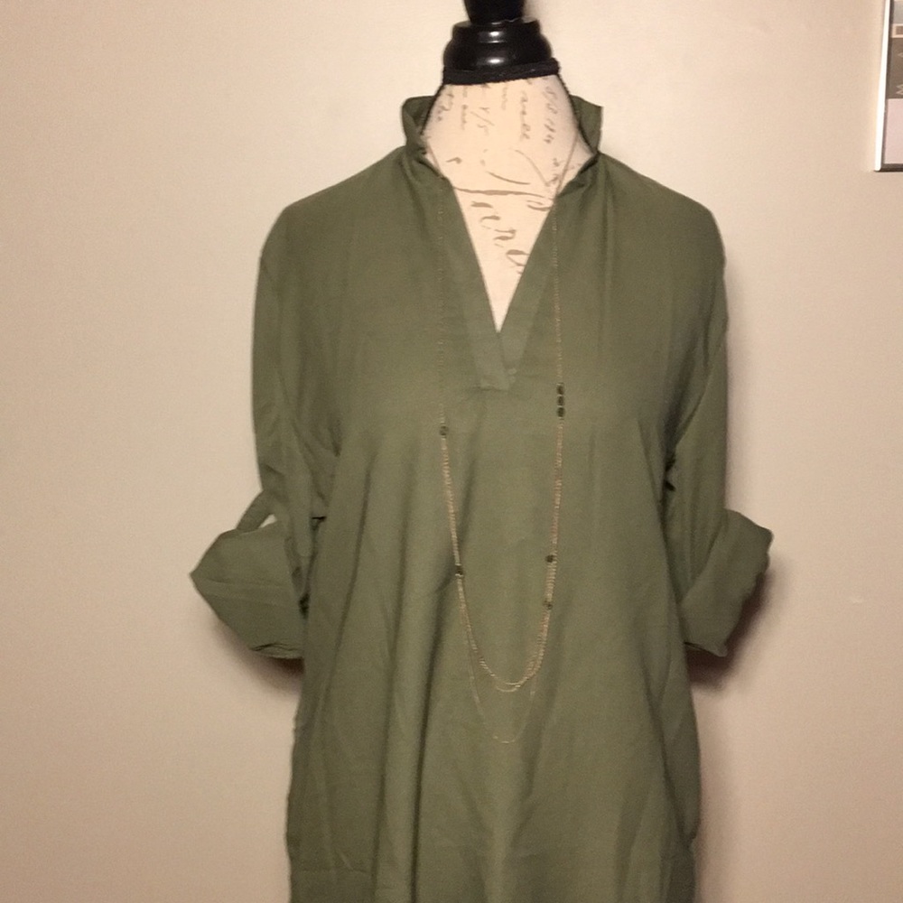 Olive green roll up sleeve blouse. Large. Pockets.